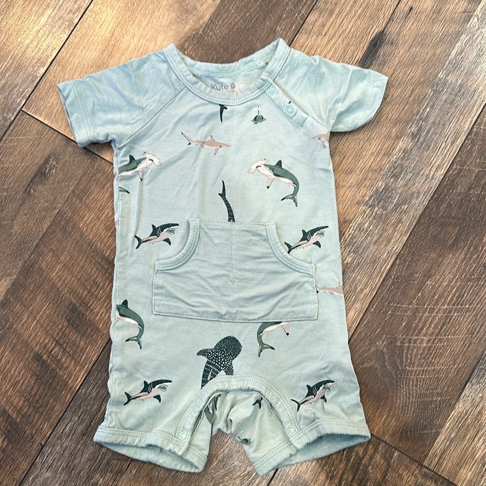 Kyte baby shortall 6-12 months